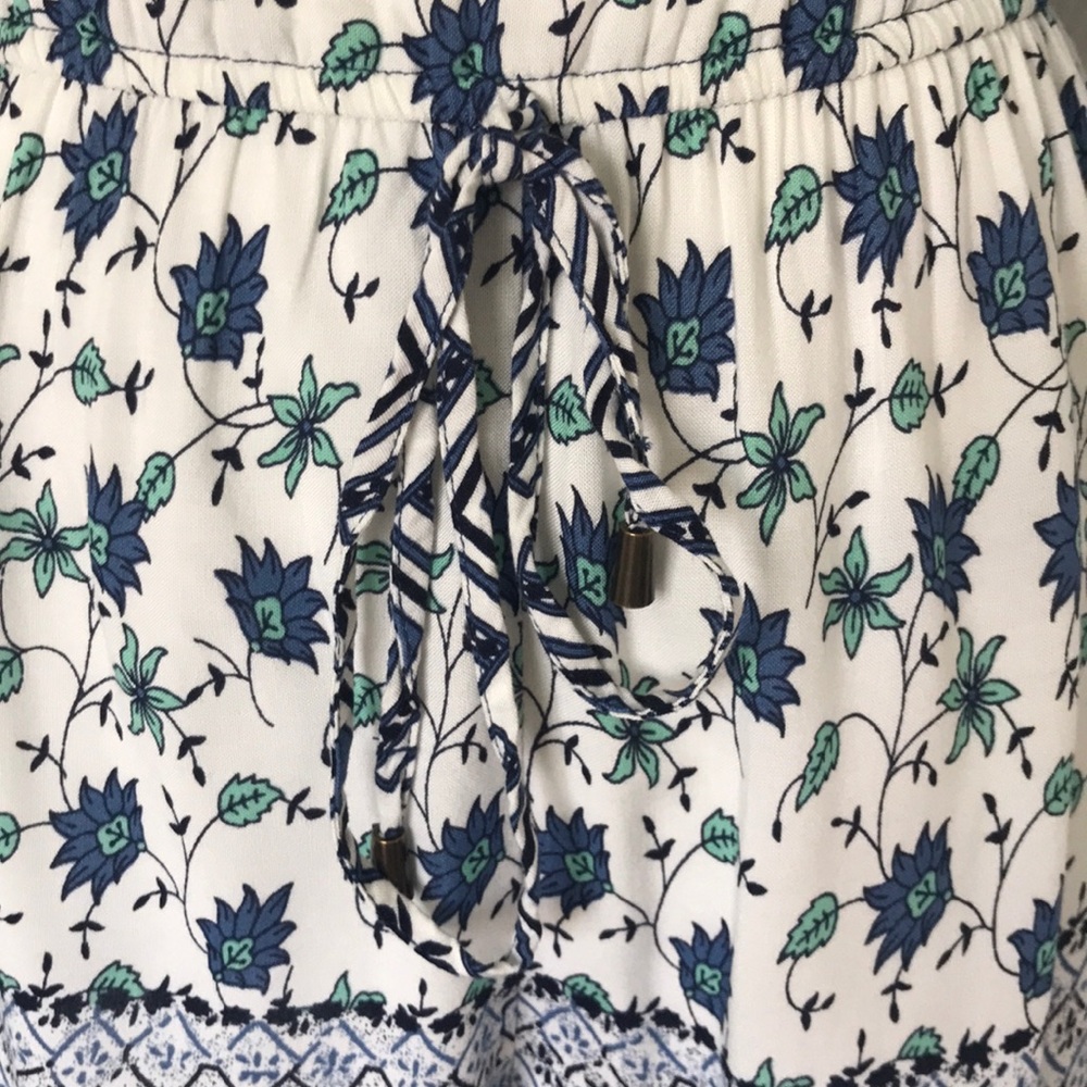 HOLLISTER ROMPER. - Picture 3 of 8